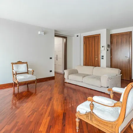 Cozy 2 Bedroom In The Heart Of アパート