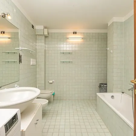 アパート Cozy 2 Bedroom In The Heart Of ヴェローナ
